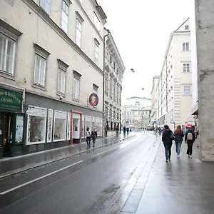 Apartment Heart Of Vienna- Next To Albertina, Vienna