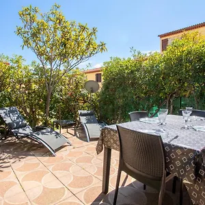 https://les-carqueiranne.fr-provencehotel.com