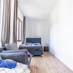 Comfy In Shared With Terrace And Garden Вена