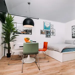 Hanna's With Free Parking Apartment Laibach